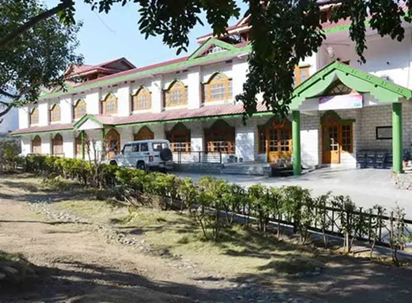 Hotel entrance with lawn and parking area